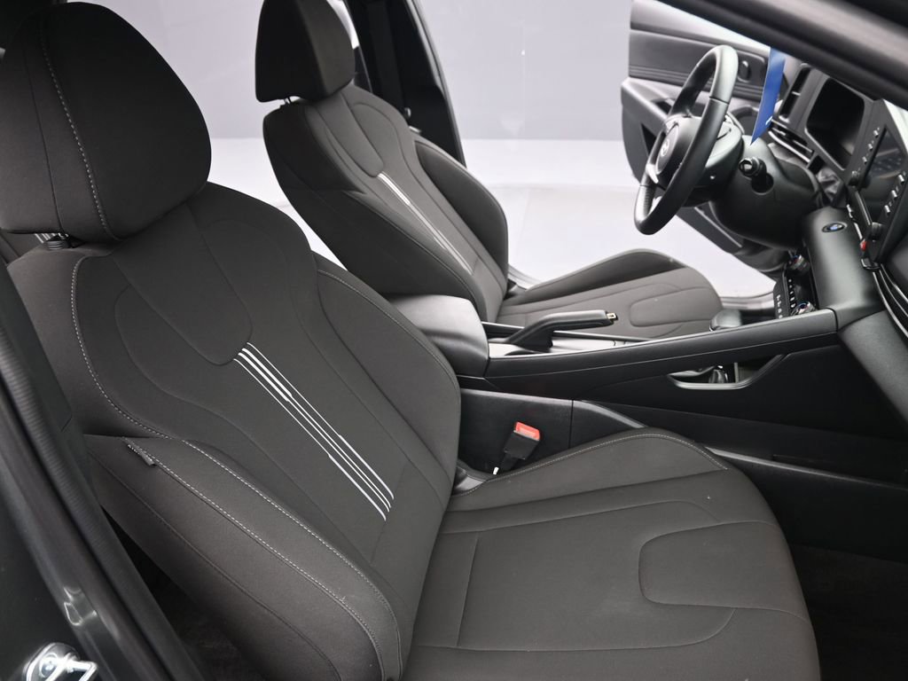 Used 2025 Hyundai Elantra Sport image 33