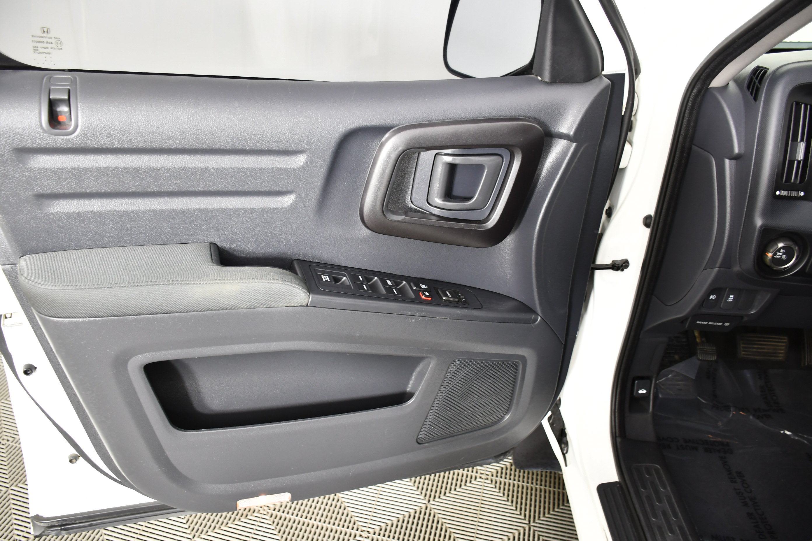 Used 2014 Honda Ridgeline Sport image 33