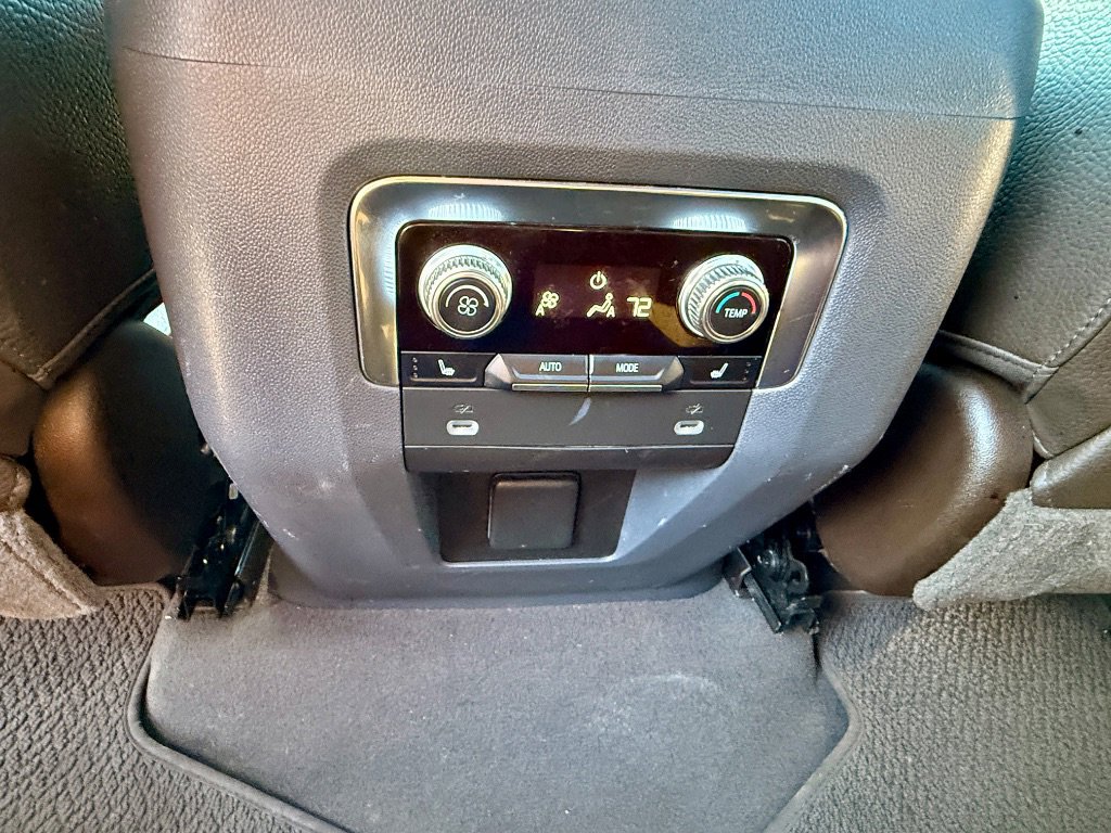 Used 2021 GMC Yukon Denali w/ Denali Premium Package image 18