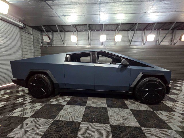 Used 2024 Tesla Cybertruck AWD Crew Cab image 9