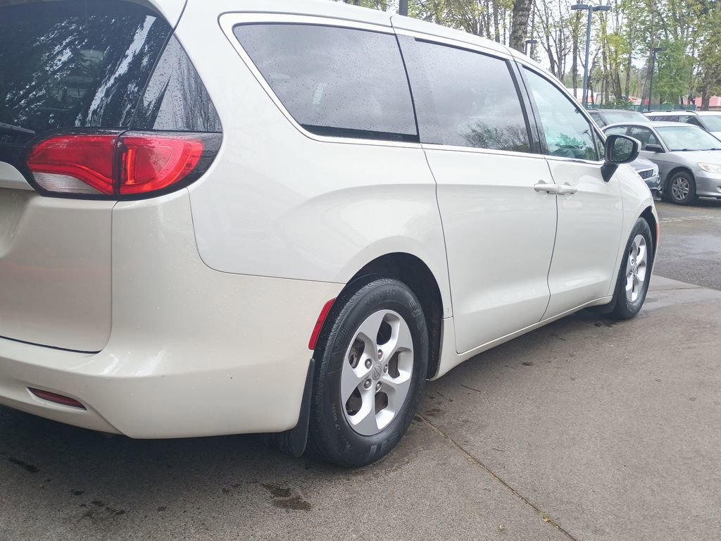Used 2017 Chrysler Pacifica LX w/ Tire & Wheel Group image 3
