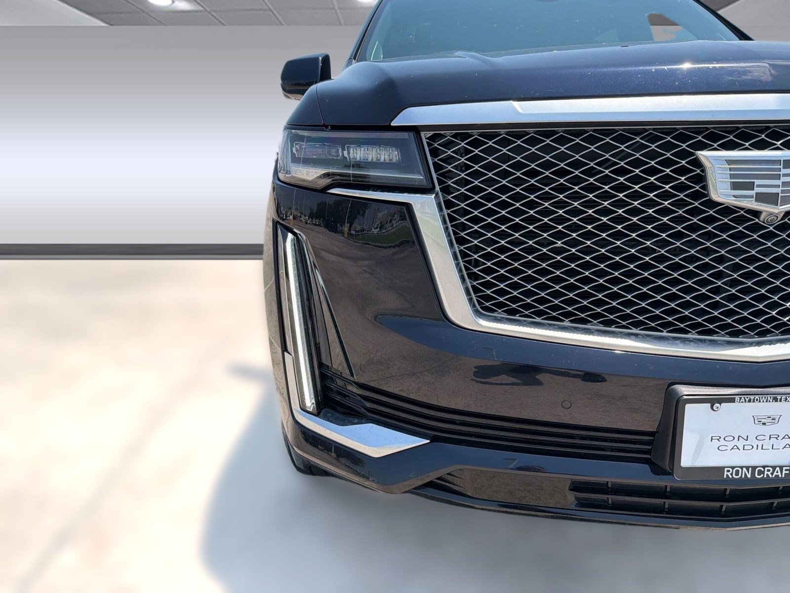 Used 2023 Cadillac Escalade ESV Premium Luxury w/ LPO, Radiant Package AWD/4WD image 8