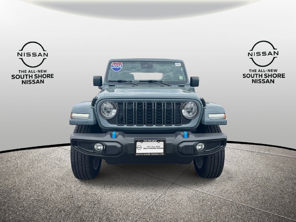Used 2024 Jeep Wrangler Unlimited w/ Convenience Group AWD/4WD image 2