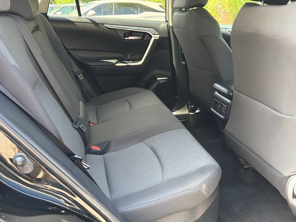 Used 2025 Toyota RAV4 XLE AWD/4WD image 14
