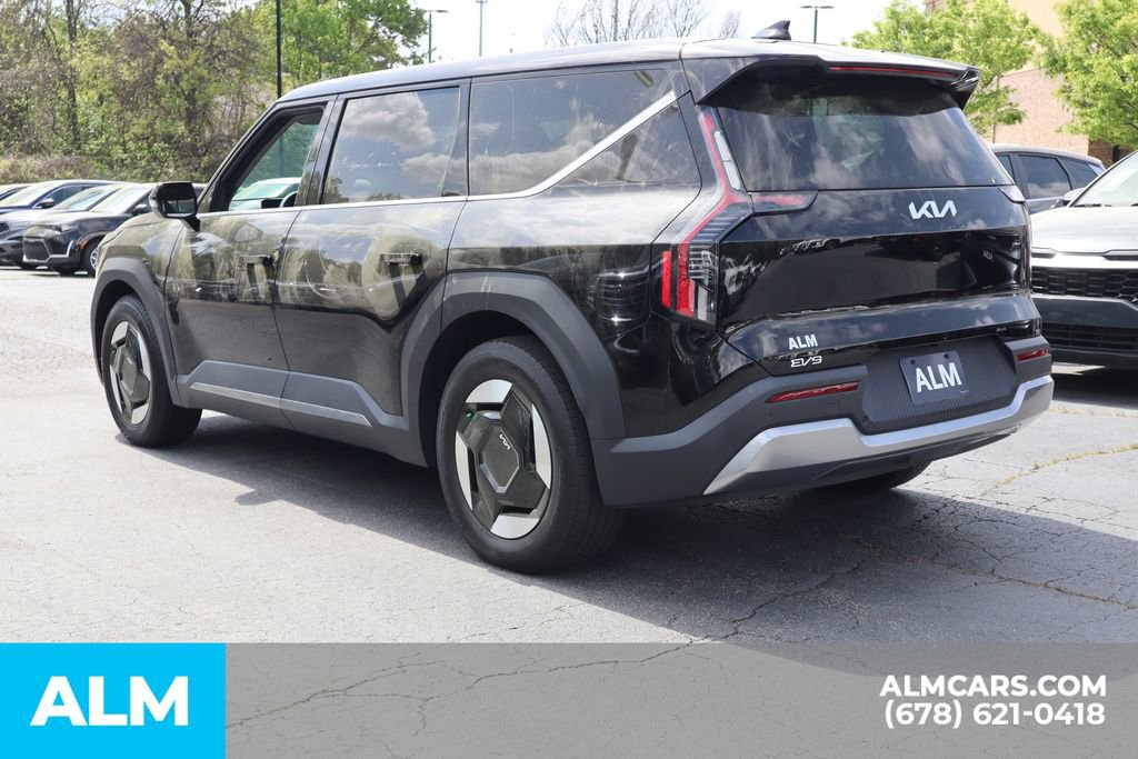 Used 2024 Kia EV9 Light Long Range RWD image 9