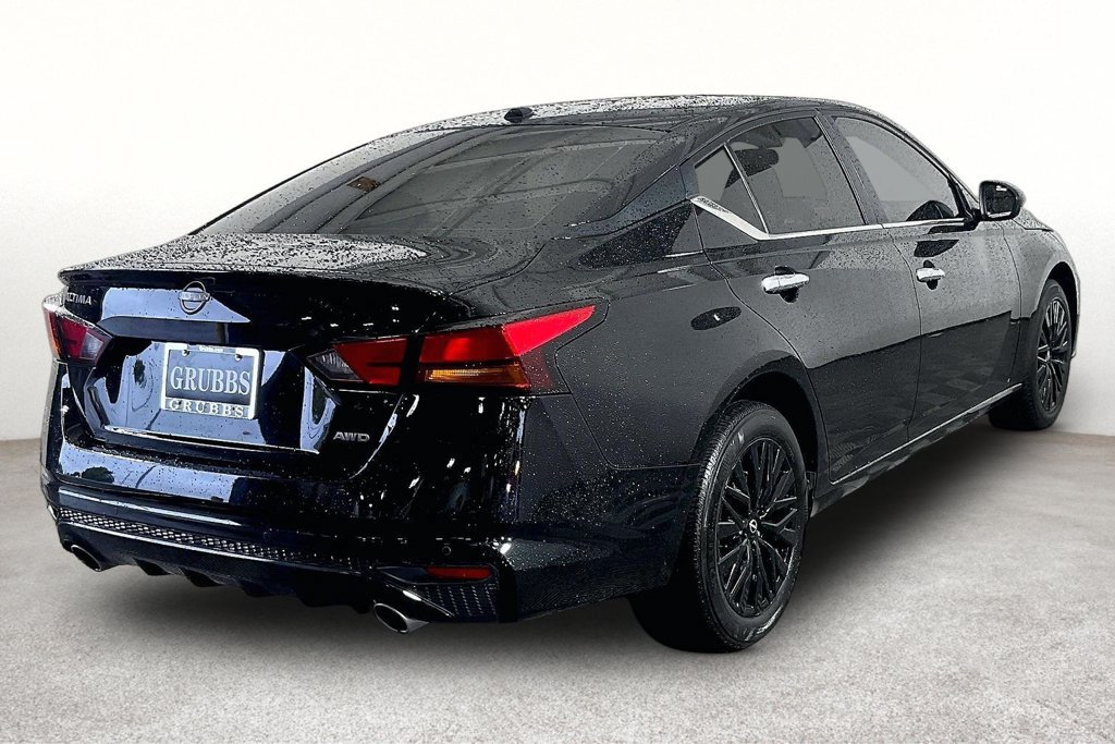 Used 2025 Nissan Altima 2.5 SV w/ SV Special Edition Package AWD/4WD image 2