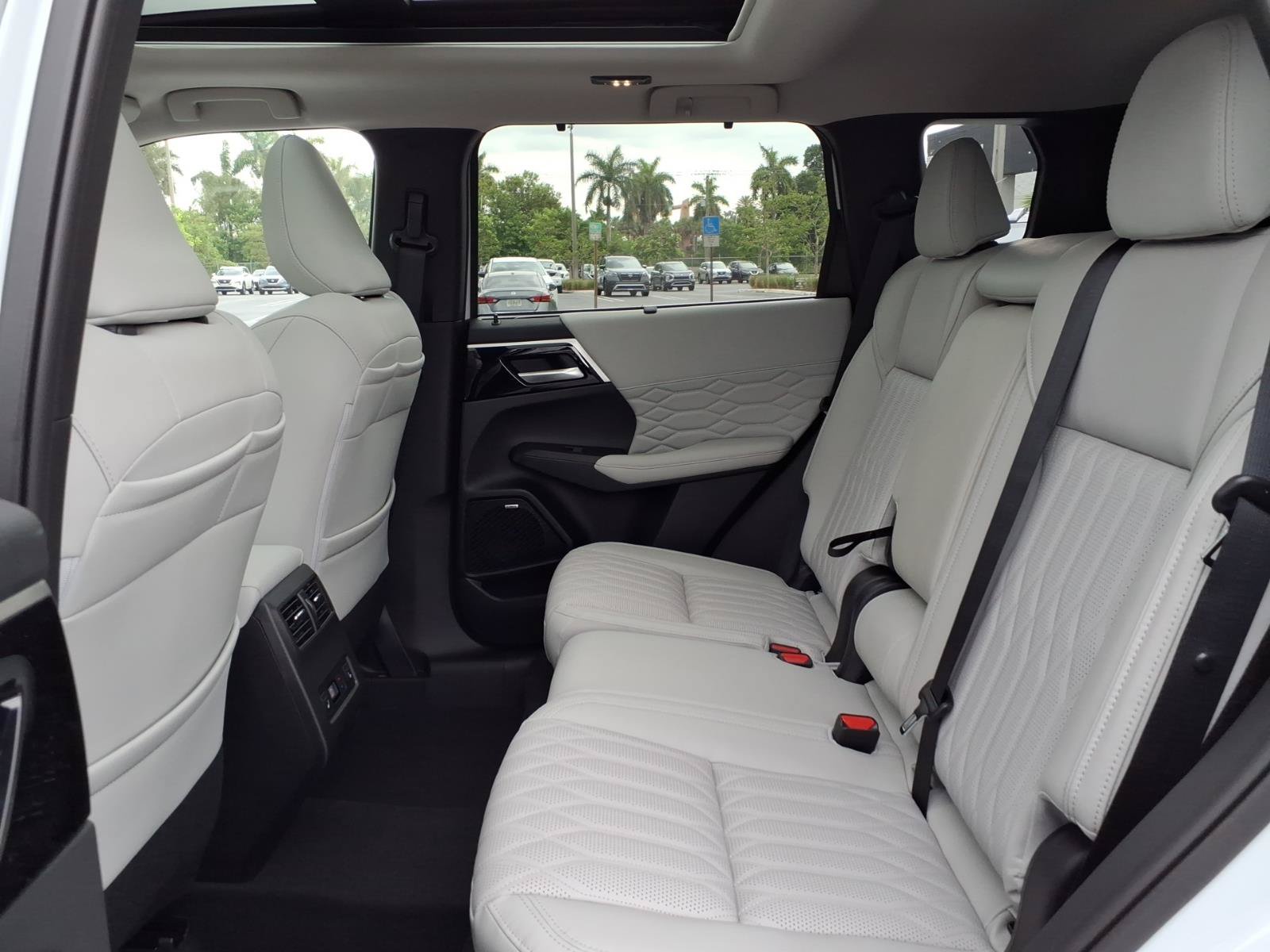 New 2026 Mitsubishi Outlander SEL FWD image 7