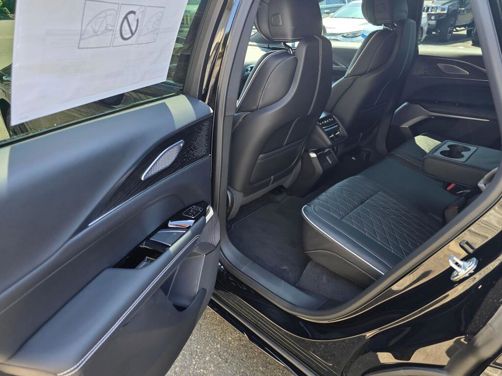 New 2026 Cadillac Lyriq V image 17