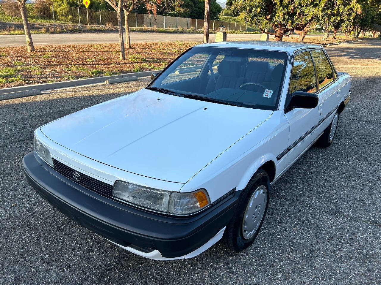 Used 1991 Toyota Camry Deluxe image 3
