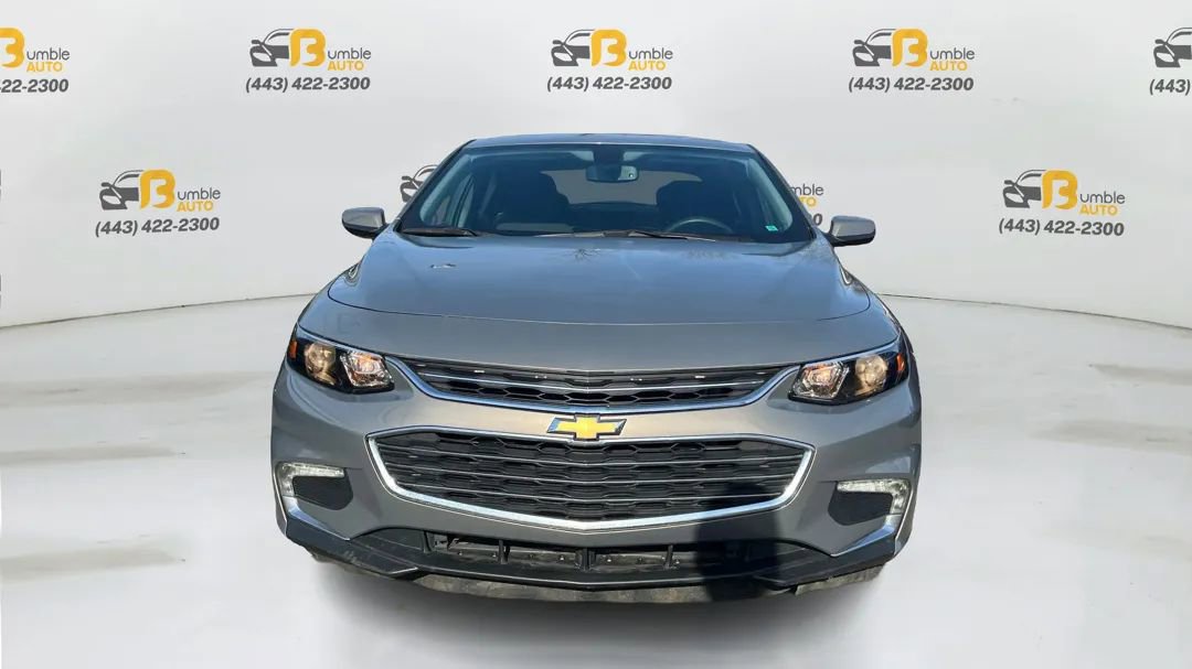 Used 2017 Chevrolet Malibu LT image 2