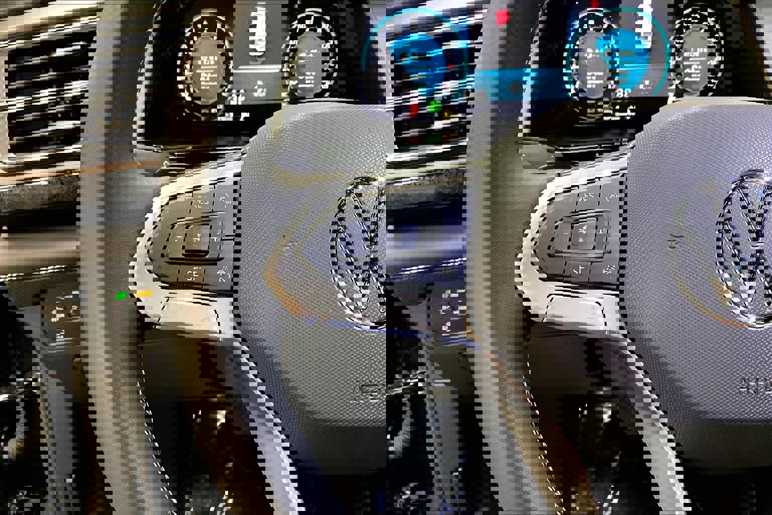 Used 2024 Volkswagen Atlas Cross Sport SE image 21