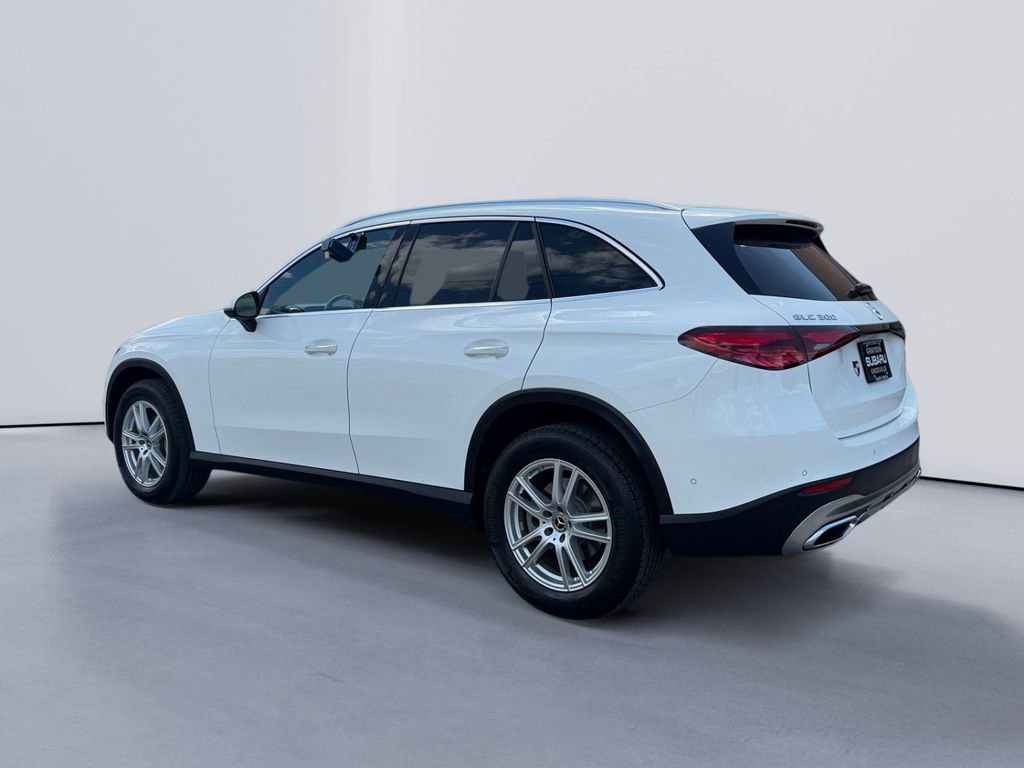Used 2024 Mercedes-Benz GLC 300 4MATIC image 5
