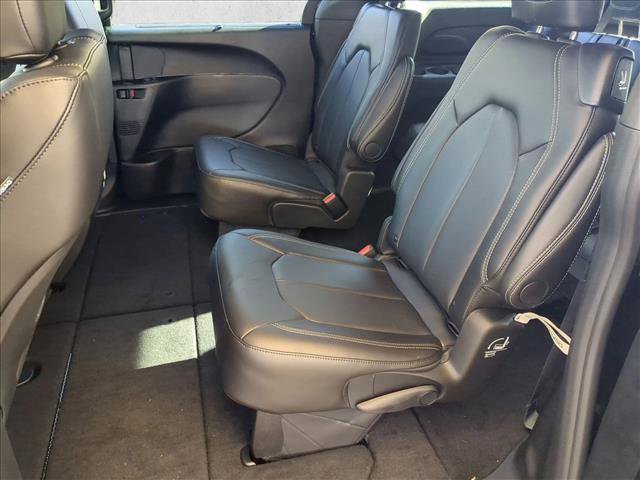 New 2026 Chrysler Pacifica Select image 16