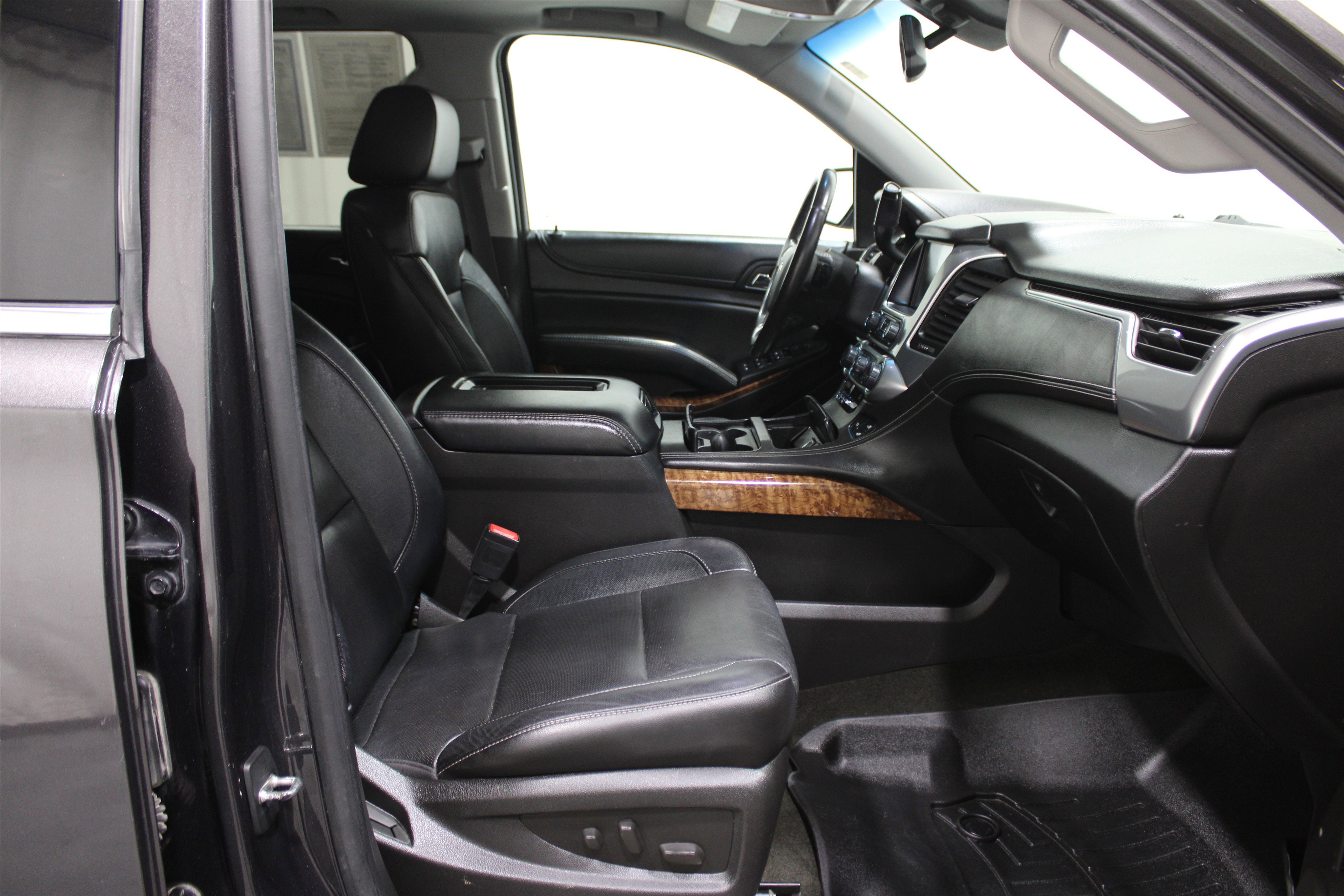 Used 2016 Chevrolet Suburban LTZ image 32