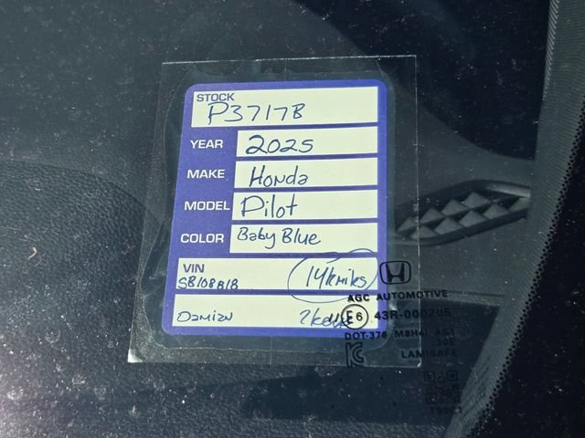 Used 2025 Honda Pilot TrailSport image 13