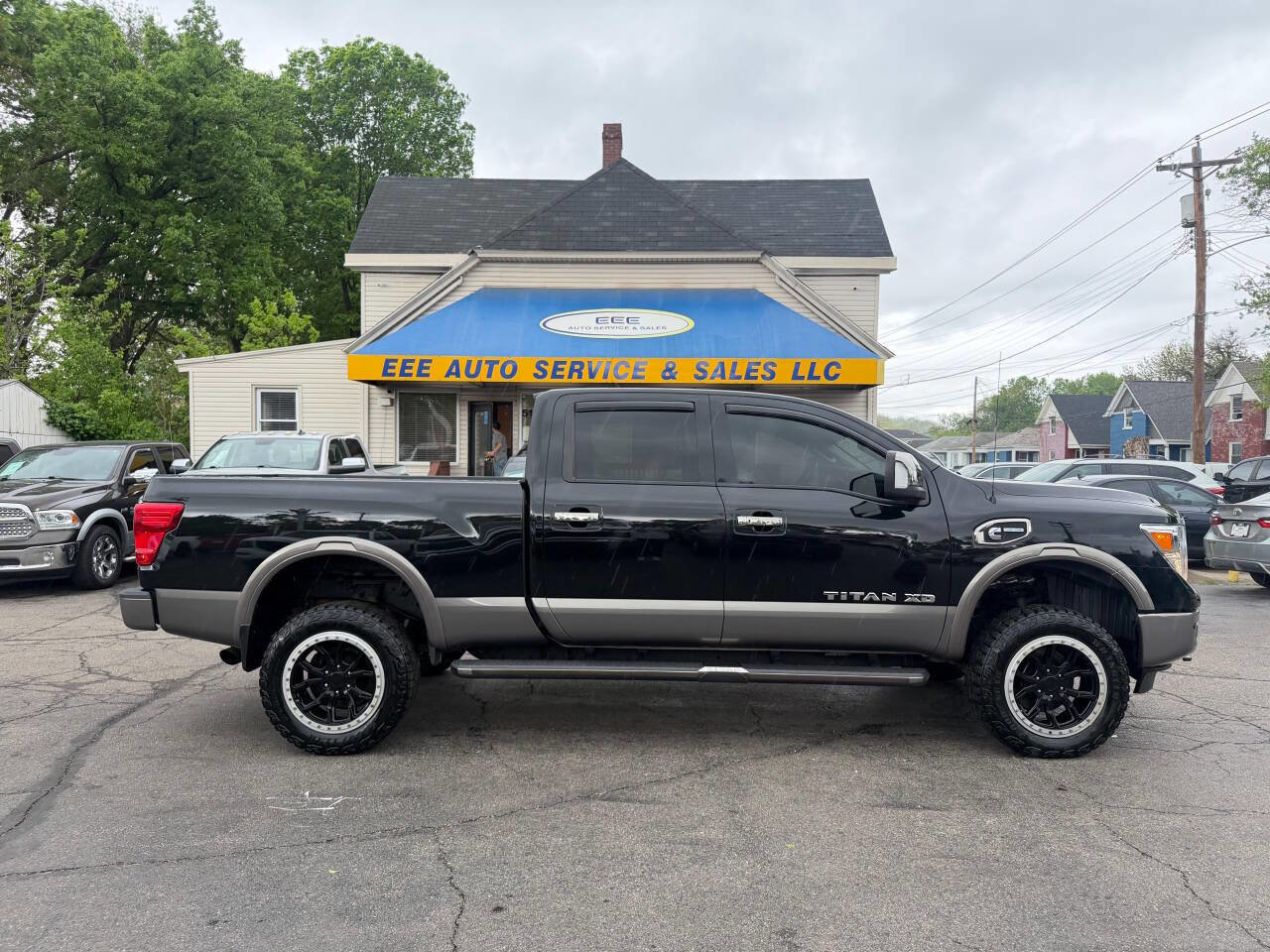 Used 2018 Nissan Titan Platinum Reserve w/ Platinum Utility Package AWD/4WD image 1