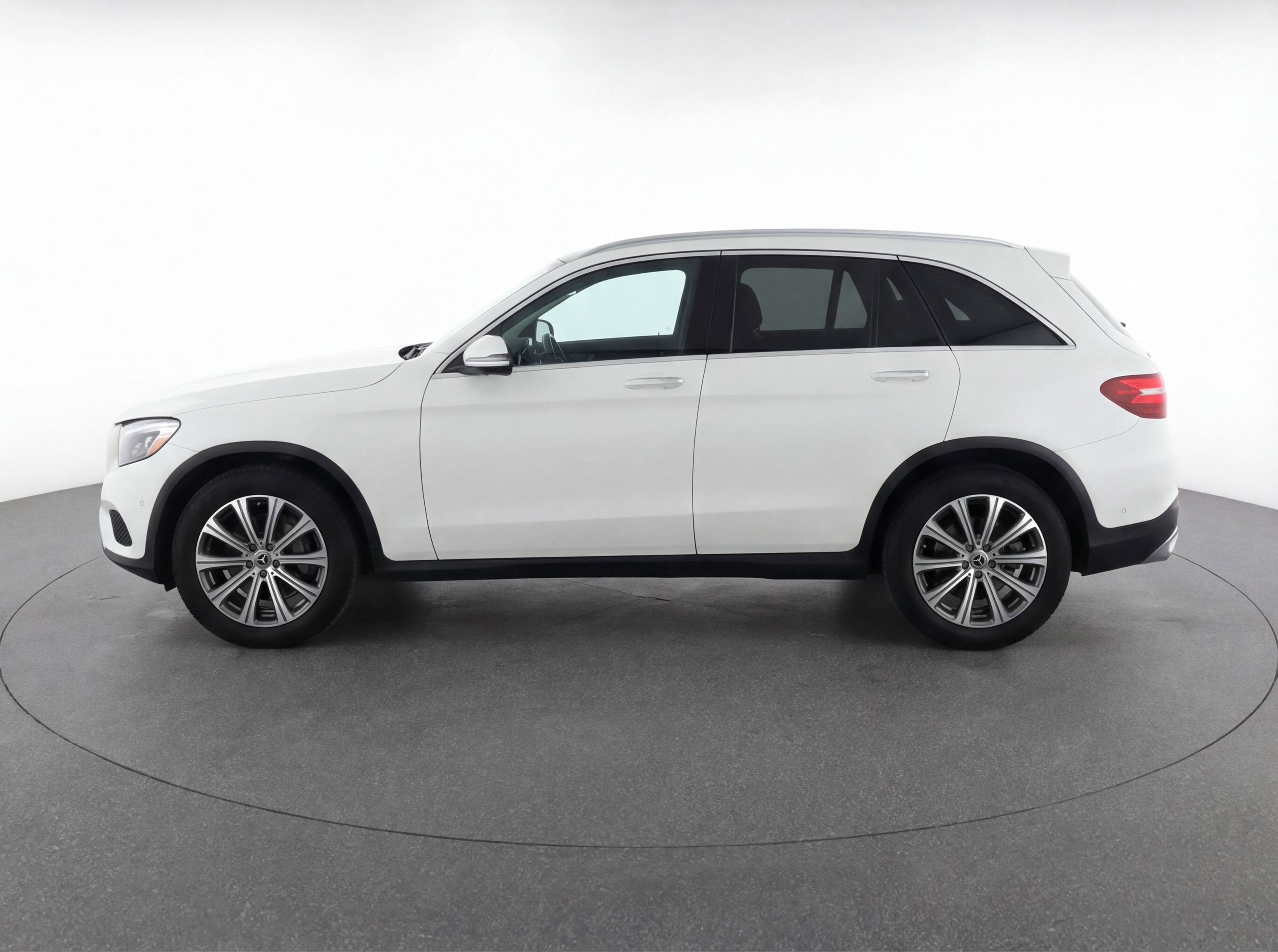 Used 2024 Mercedes-Benz GLC 300 4MATIC image 5