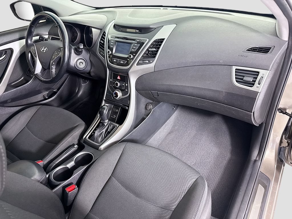 Used 2015 Hyundai Elantra SE w/ Option Group 03 FWD image 17