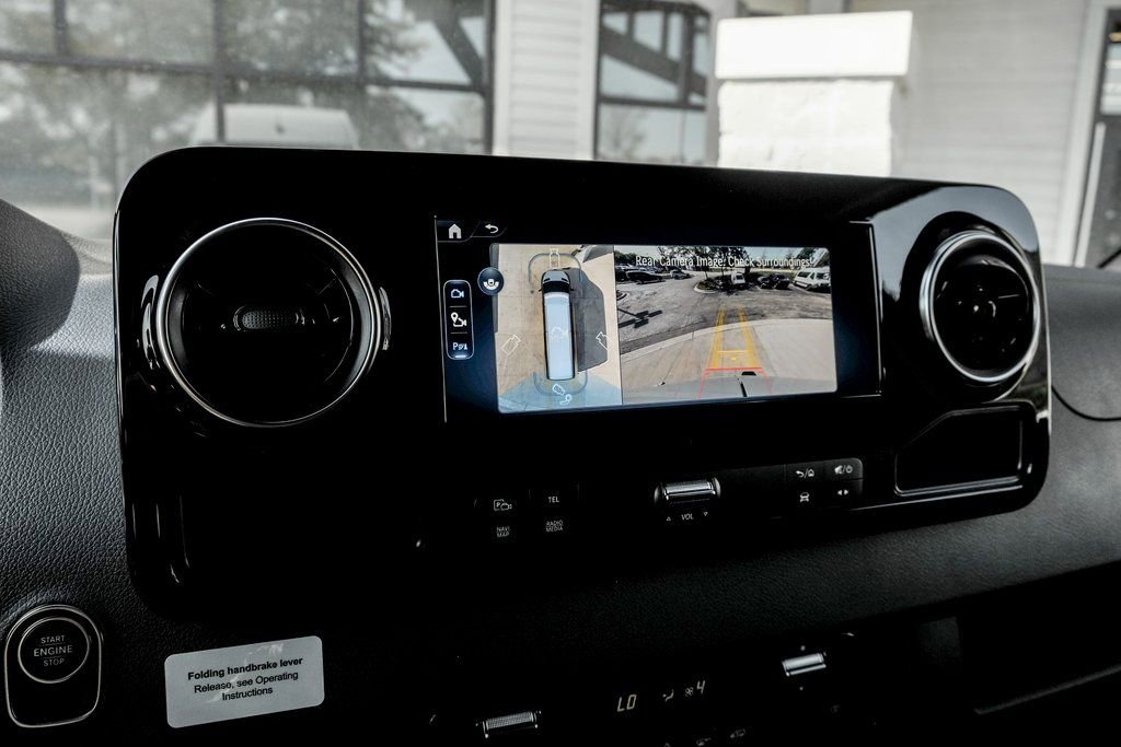 Used 2025 Mercedes-Benz Sprinter 2500 image 17