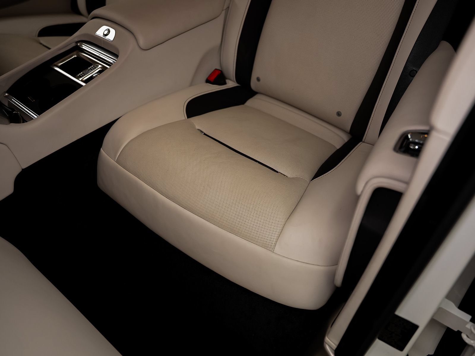 Used 2018 Rolls-Royce Wraith RWD image 39