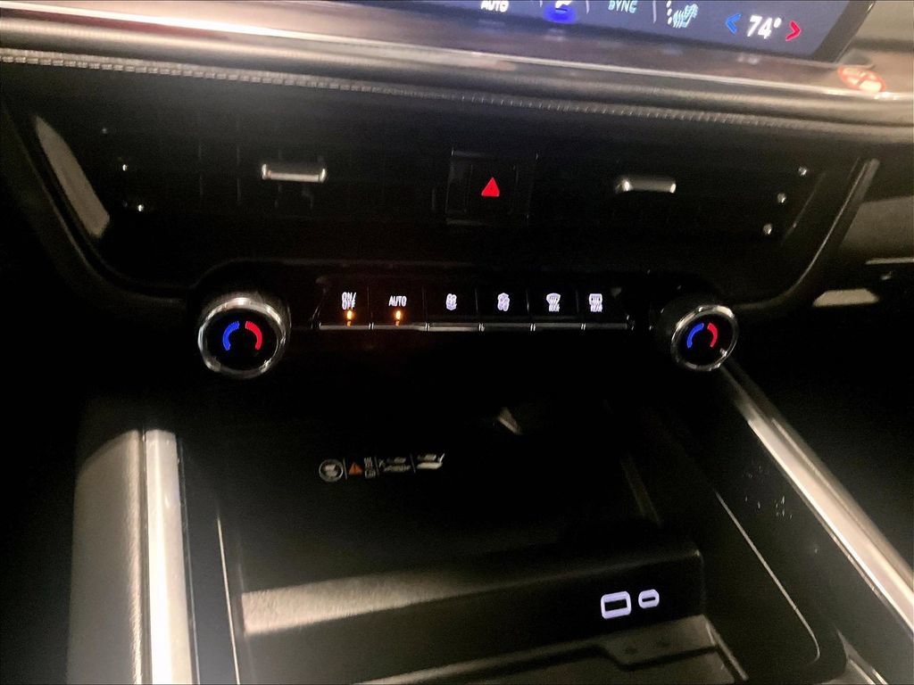 Used 2025 Chevrolet Suburban LT AWD/4WD image 26