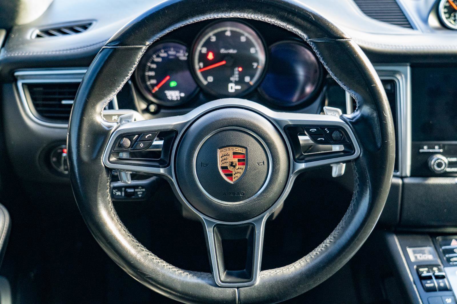 Used 2018 Porsche Macan Turbo AWD/4WD image 19