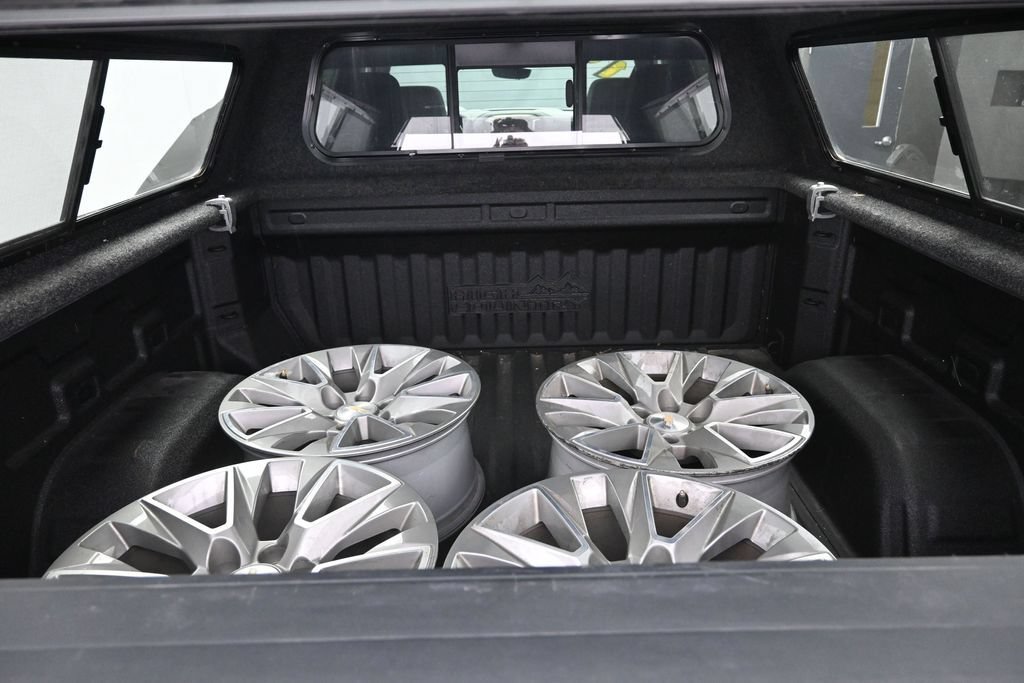 Used 2019 Chevrolet Silverado 1500 High Country w/ Technology Package AWD/4WD image 31