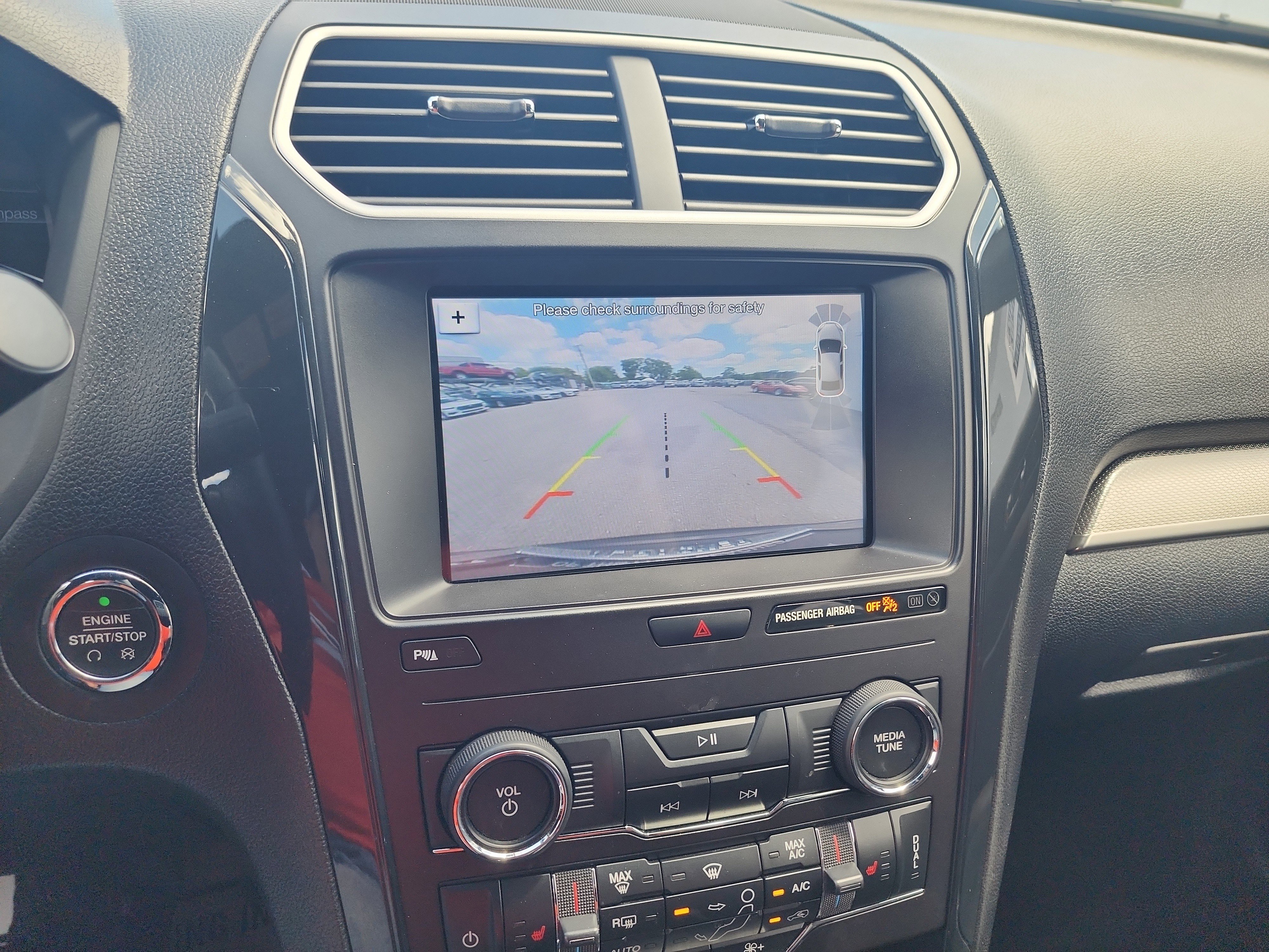 Certified 2018 Ford Explorer XLT w/ Equipment Group 202A image 30