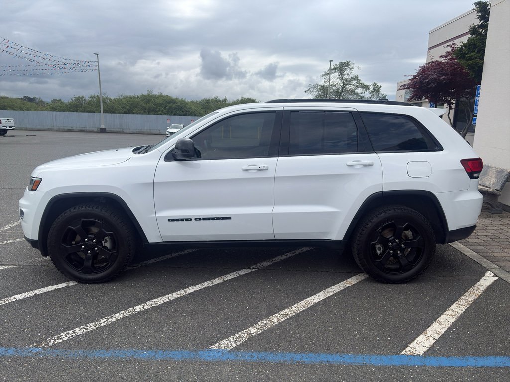 Used 2019 Jeep Grand Cherokee Laredo AWD/4WD image 4