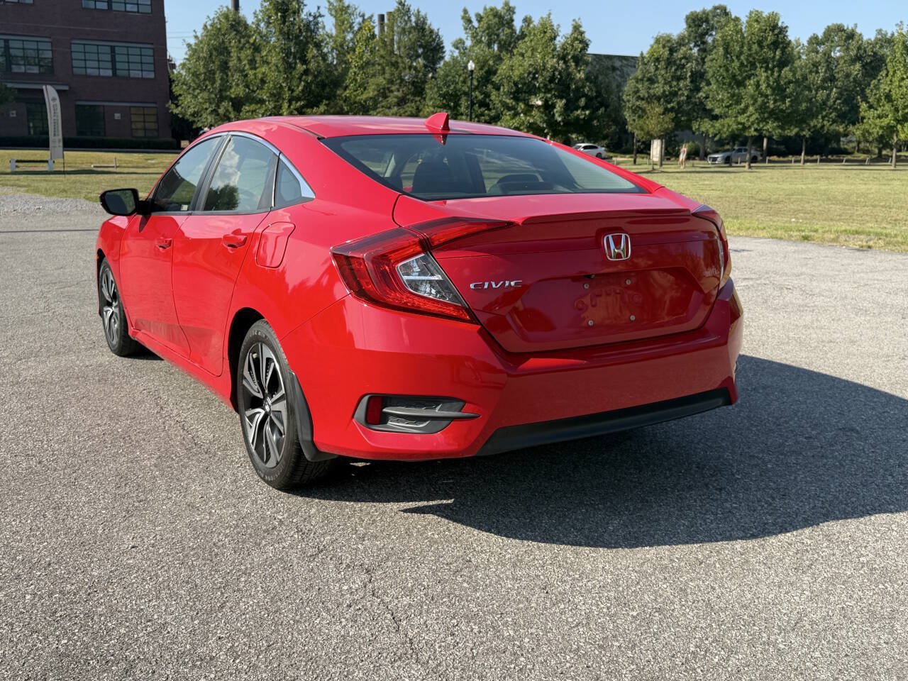 Used 2018 Honda Civic EX-L image 9