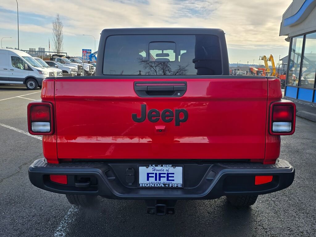 Used 2022 Jeep Gladiator Sport image 4