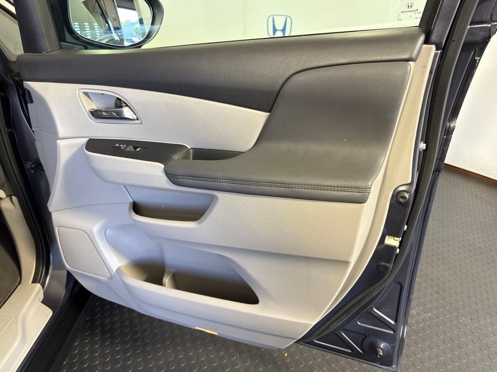 Used 2016 Honda Odyssey SE image 5