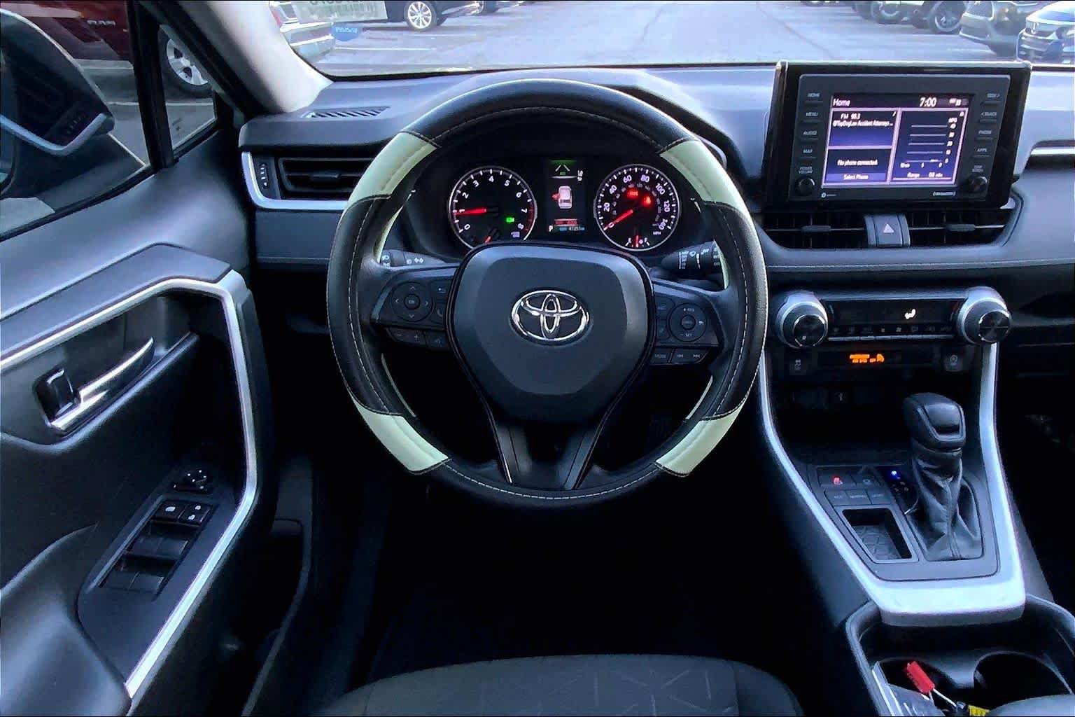 Used 2021 Toyota RAV4 XLE FWD image 6