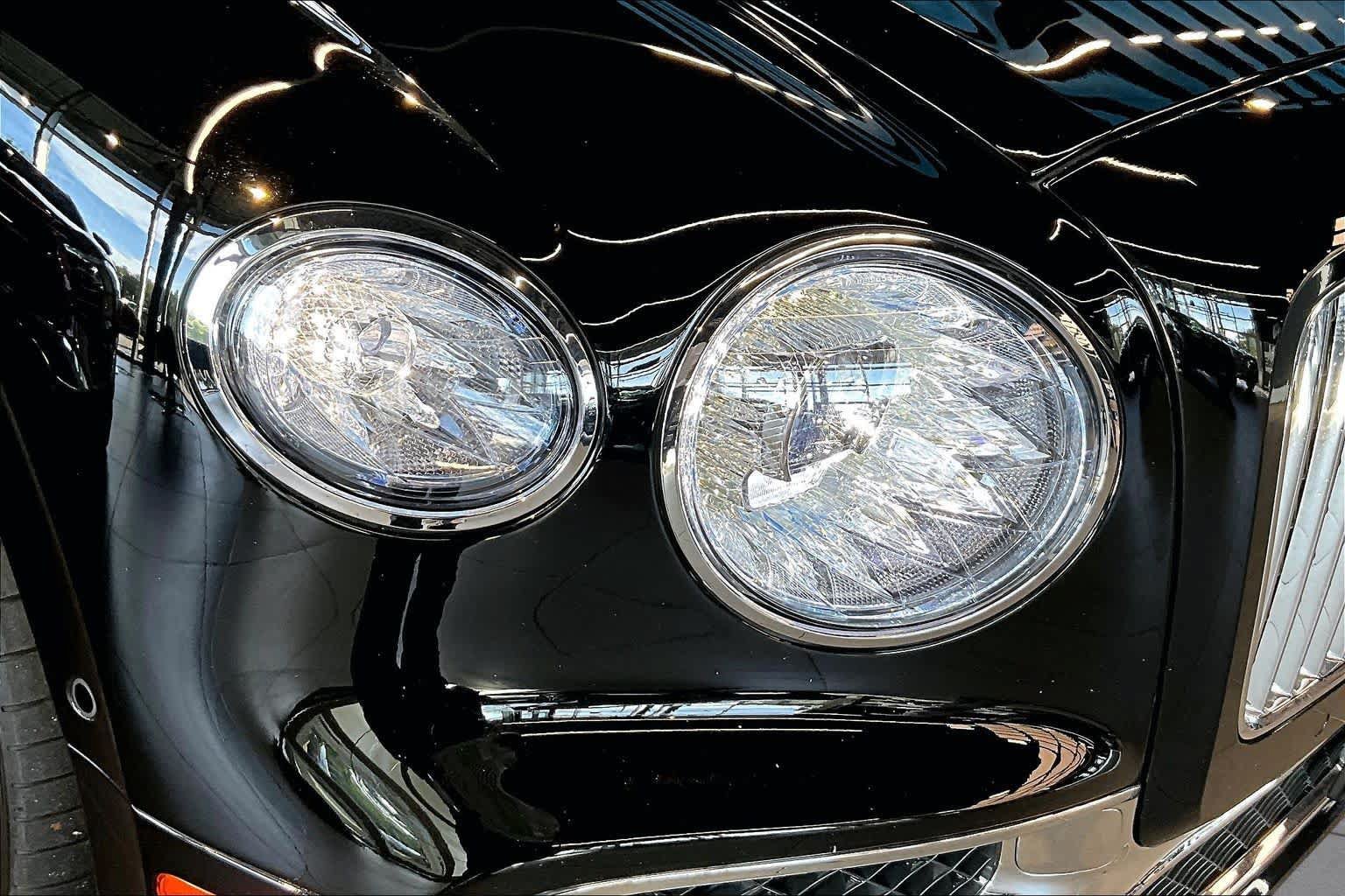 Used 2023 Bentley Flying Spur Plug-In Hybrid AWD/4WD image 27