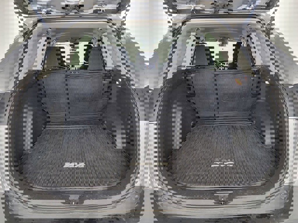 Used 2021 Toyota RAV4 LE image 26