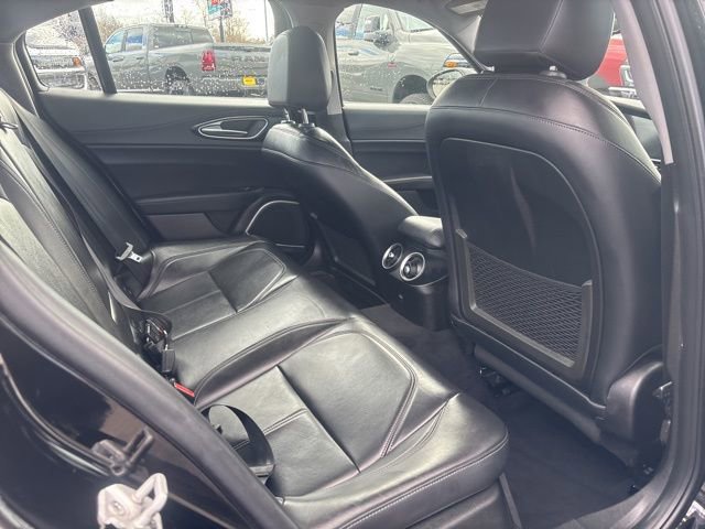 Used 2018 Alfa Romeo Giulia Base image 15