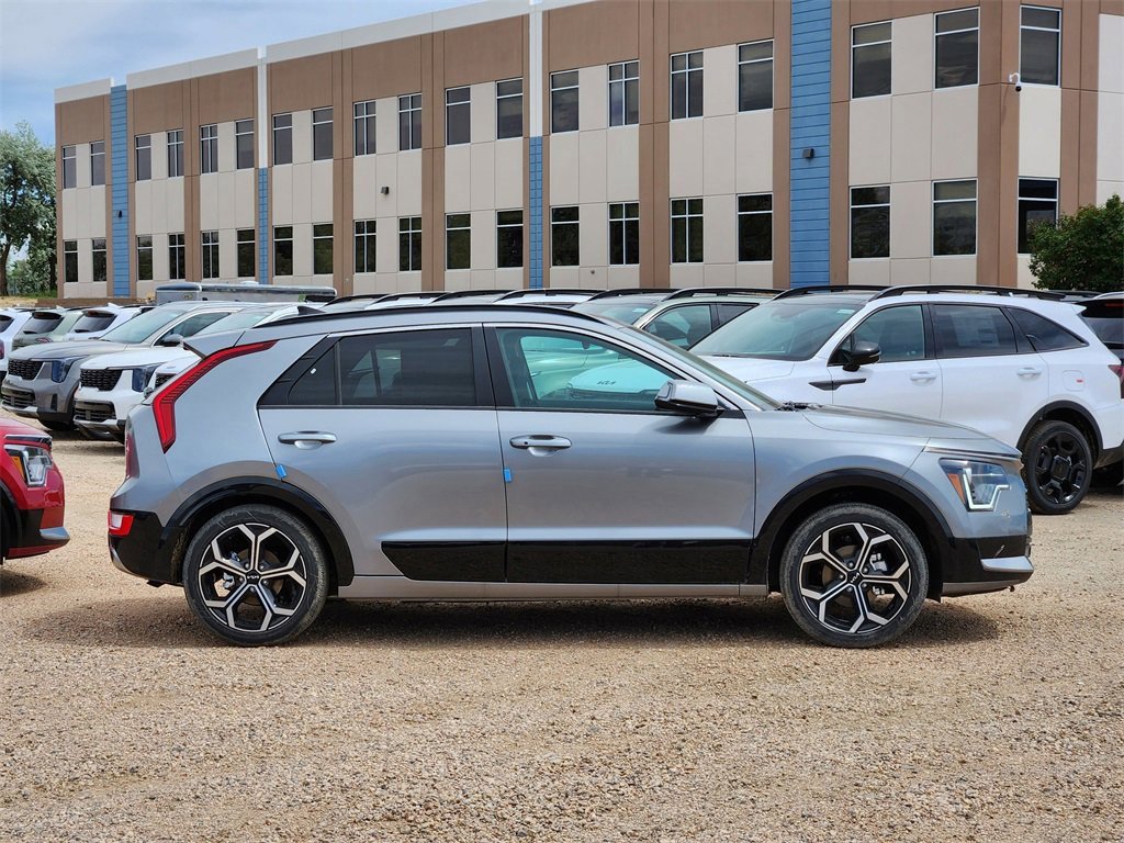 New 2025 Kia Niro EX Touring image 2