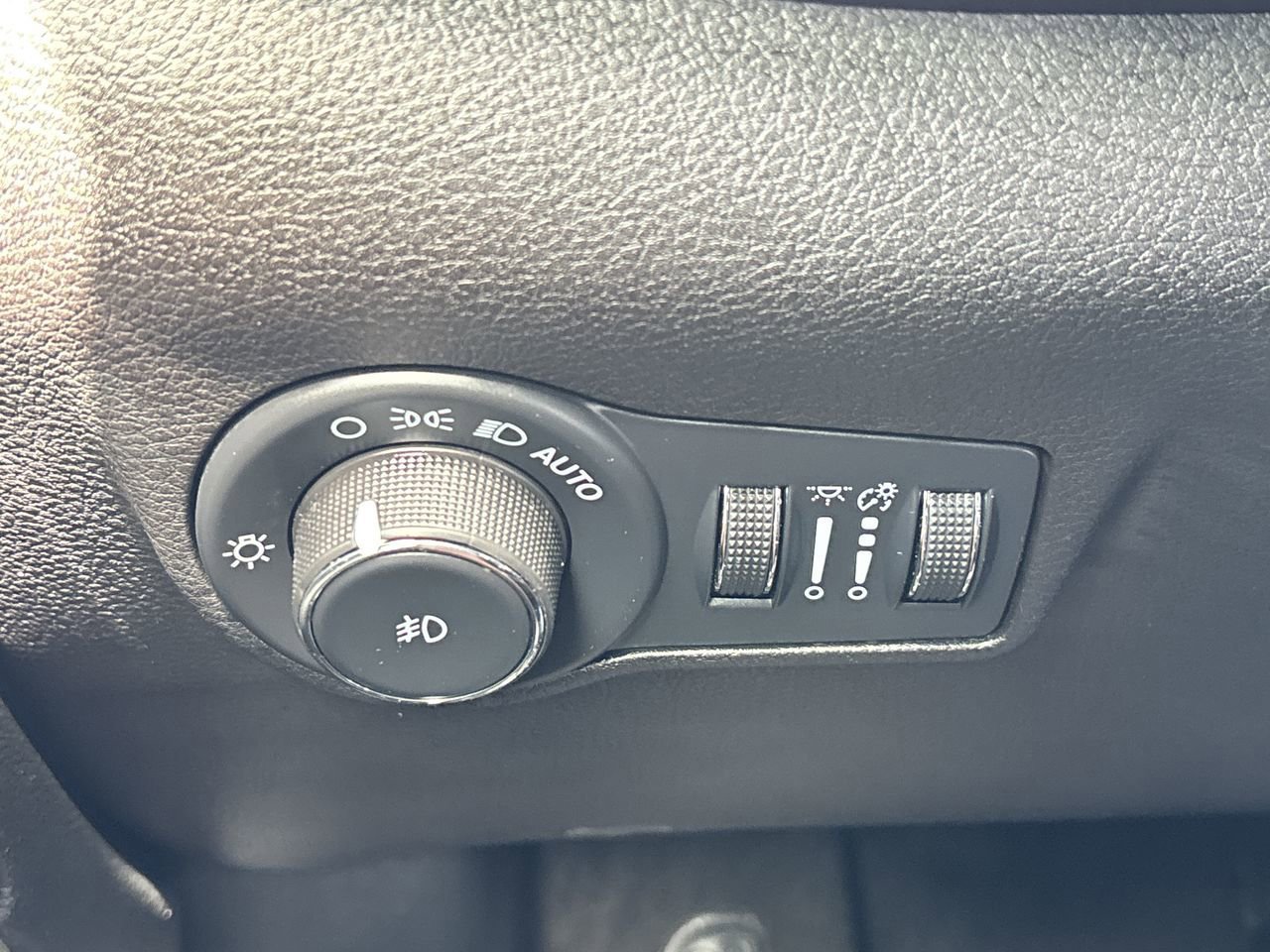 Used 2023 Jeep Compass Limited image 24