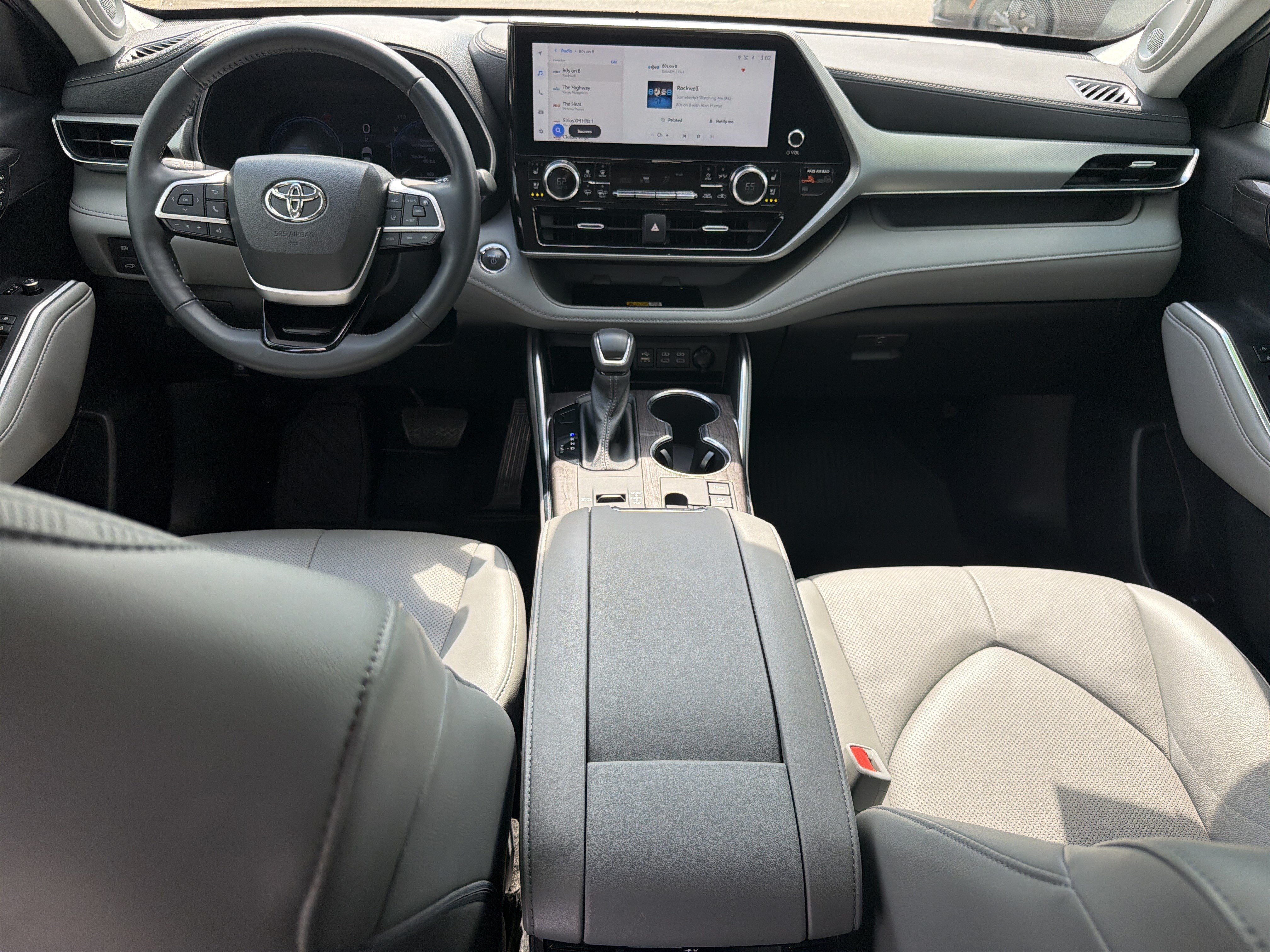 Used 2023 Toyota Highlander Platinum AWD/4WD image 4