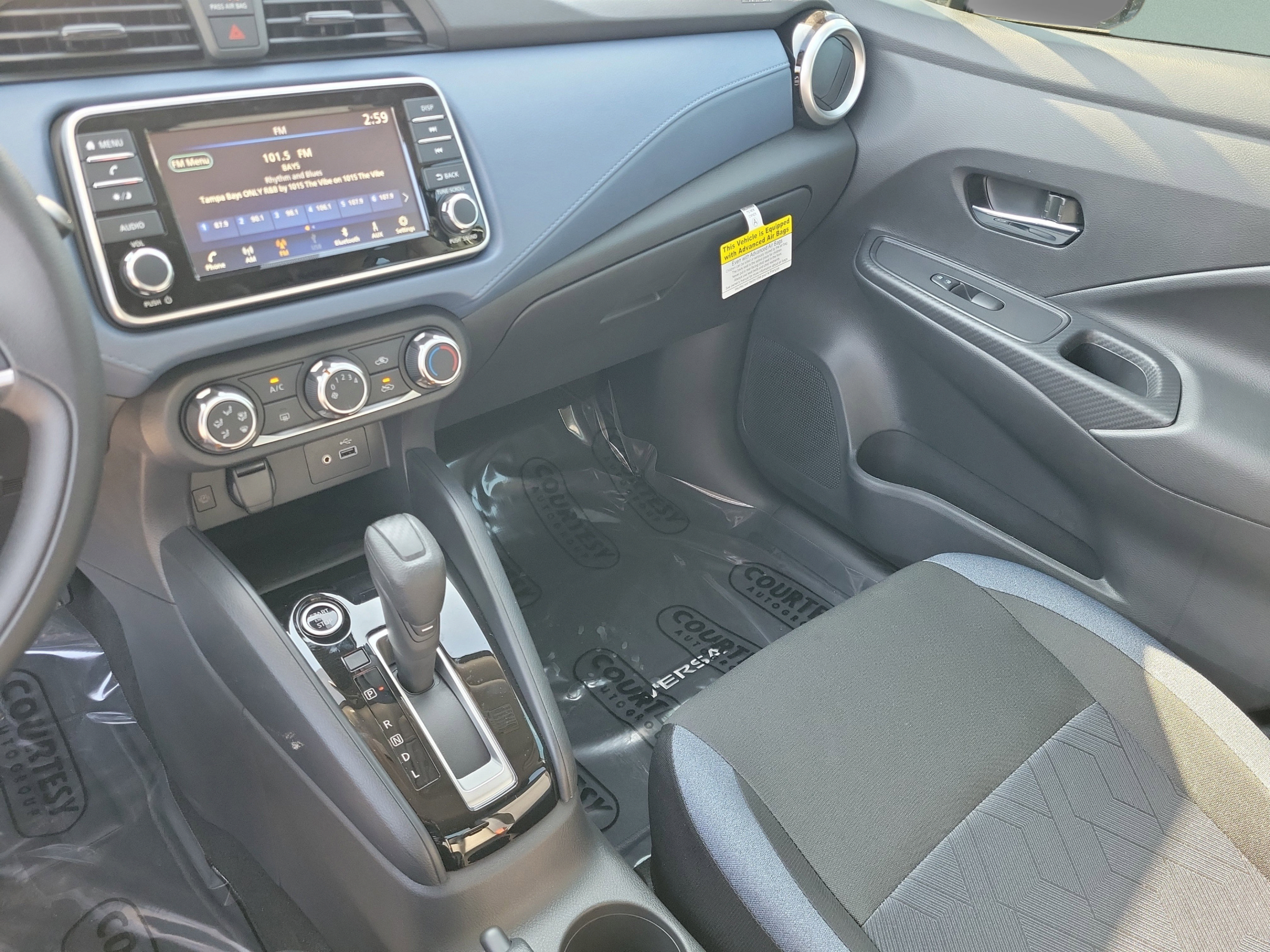 New 2025 Nissan Versa SV w/ Trunk Package FWD image 27