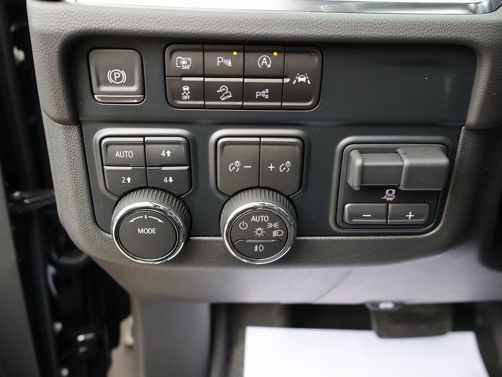 New 2025 Chevrolet Suburban Premier w/ Sun And Tow Package image 13