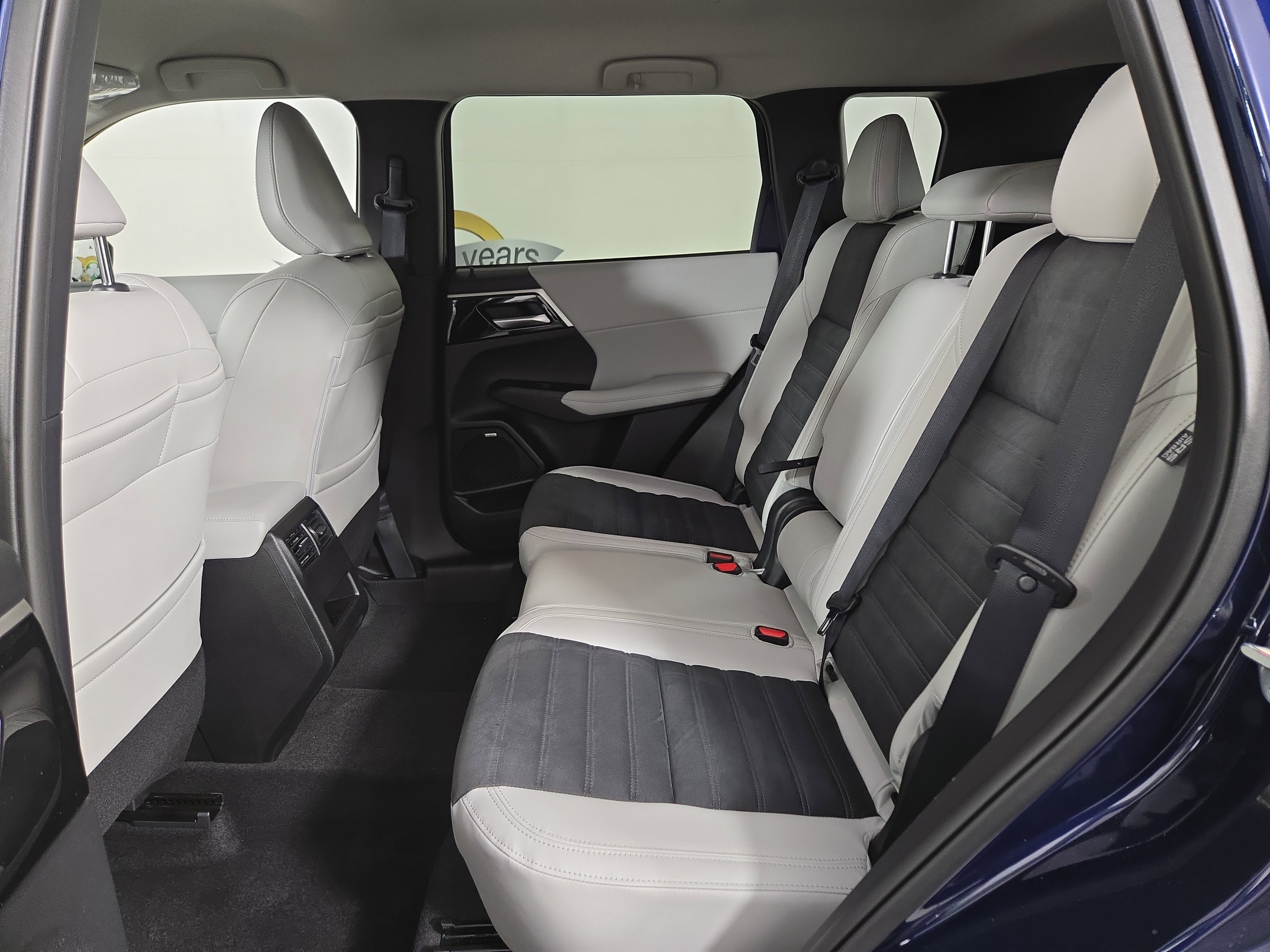 New 2026 Mitsubishi Outlander SE image 11