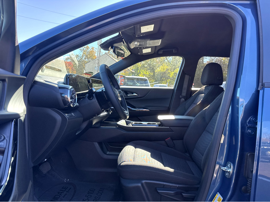 Used 2025 Chevrolet Equinox LT image 11