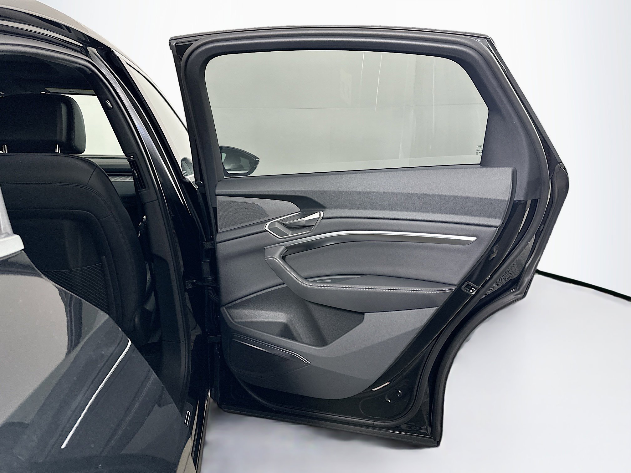 Used 2024 Audi Q8 e-tron Premium Plus w/ Premium Plus Package image 32