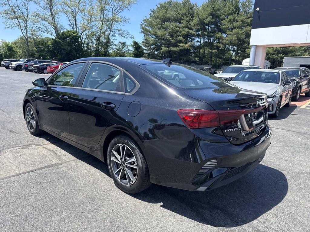 Used 2022 Kia Forte LXS FWD image 3