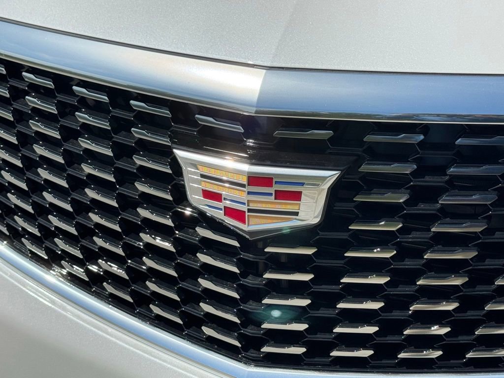 New 2025 Cadillac XT5 Luxury image 6