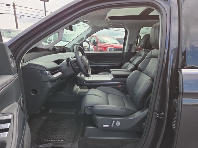 Used 2026 Lincoln Navigator L Reserve AWD/4WD image 11