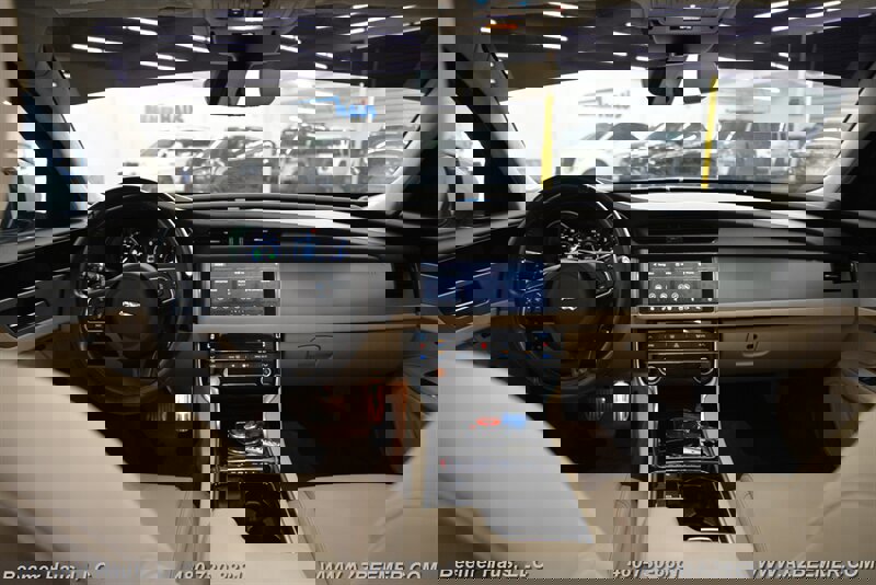 Used 2020 Jaguar XF Premium image 24