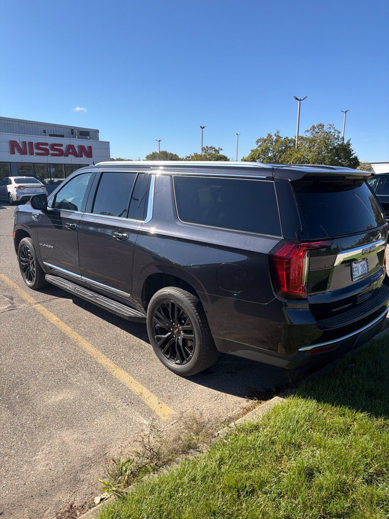 Used 2024 GMC Yukon XL SLT AWD/4WD image 4