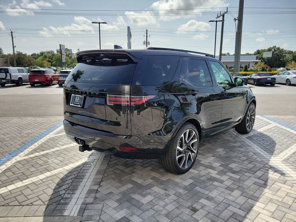Used 2025 Land Rover Discovery Dynamic SE AWD/4WD image 5